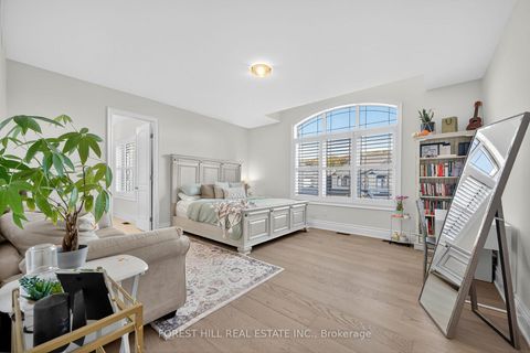 Photo 38 at 71 Sofia Olivia Crescent, Patterson, Vaughan