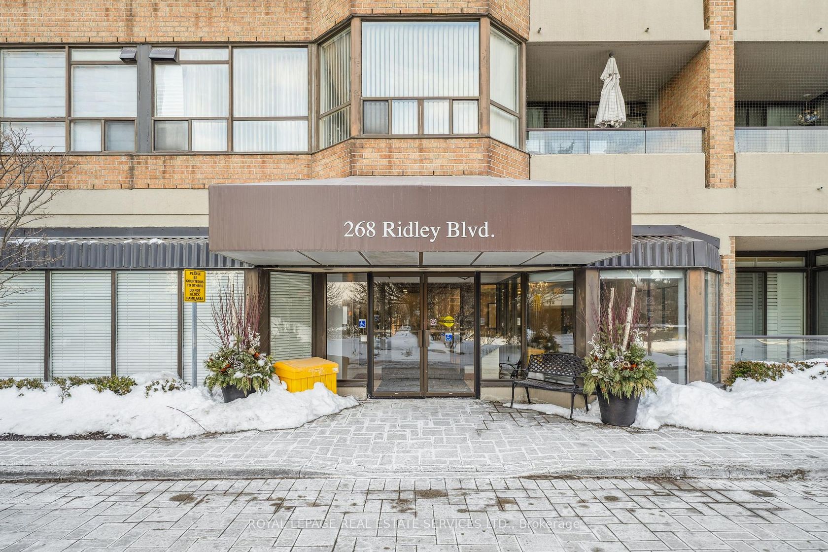 1716 - 268 Ridley Boulevard, Nortown, Toronto 