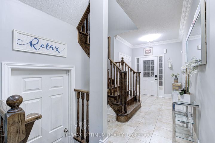 Photo 6 at 19 Teal Crest Circle, Credit Valley, Brampton