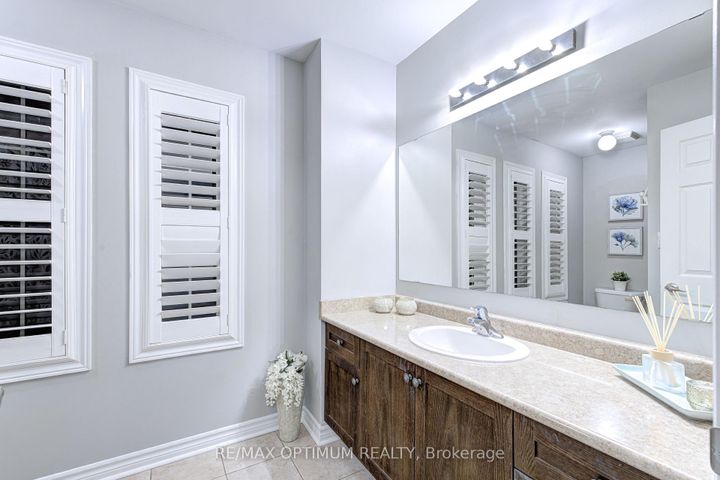 Photo 39 at 19 Teal Crest Circle, Credit Valley, Brampton