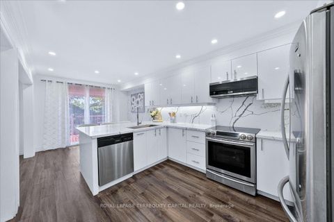 Photo 14 at 200 Yellowood Circle, Maple, Vaughan