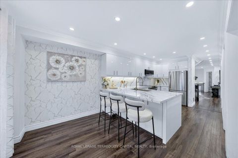 Photo 16 at 200 Yellowood Circle, Maple, Vaughan