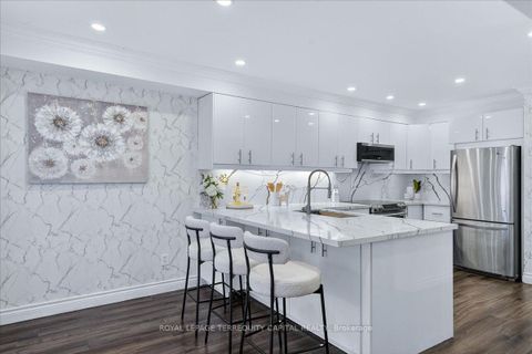 Photo 18 at 200 Yellowood Circle, Maple, Vaughan