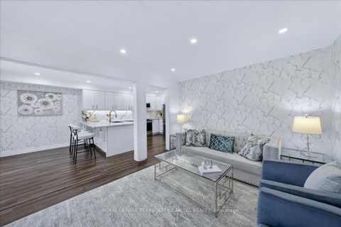 Photo 20 at 200 Yellowood Circle, Maple, Vaughan