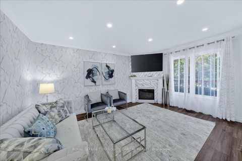 Photo 24 at 200 Yellowood Circle, Maple, Vaughan