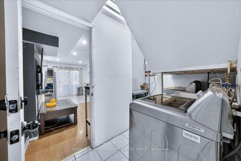 Photo 37 at 200 Yellowood Circle, Maple, Vaughan