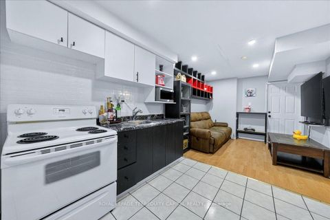 Photo 40 at 200 Yellowood Circle, Maple, Vaughan