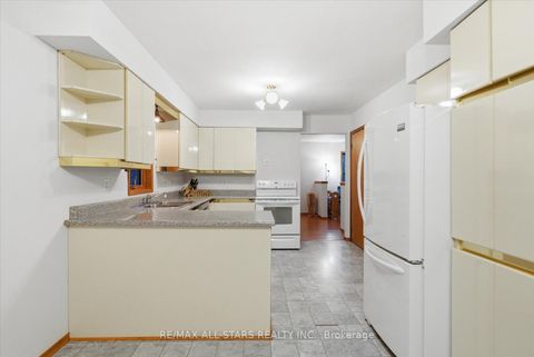 Photo 15 at 62 Evelyn Avenue, Historic Lakeshore Communities, Georgina