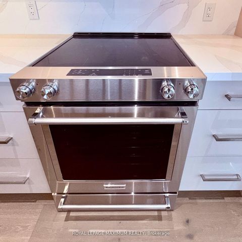 Photo 11 at PH 212 - 9000 Jane Street, Vellore Village, Vaughan