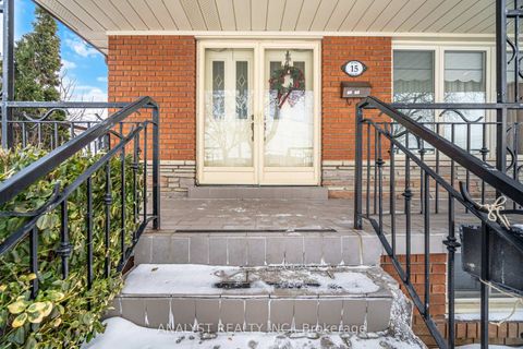 Photo 2 at 15 Debby Court, Pelmo Park W4, Toronto