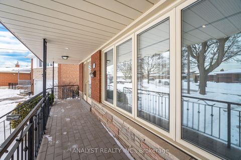 Photo 4 at 15 Debby Court, Pelmo Park W4, Toronto