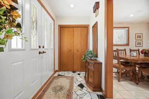 Photo 5 at 15 Debby Court, Pelmo Park W4, Toronto