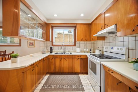 Photo 11 at 15 Debby Court, Pelmo Park W4, Toronto
