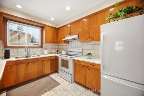 Photo 13 at 15 Debby Court, Pelmo Park W4, Toronto