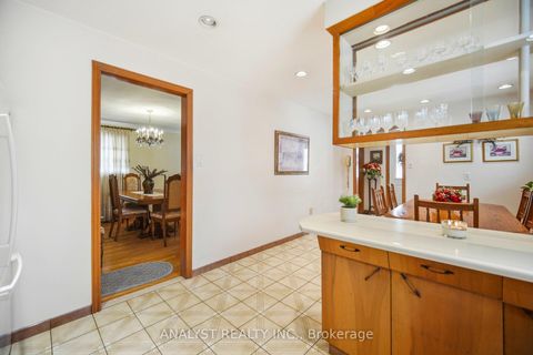 Photo 14 at 15 Debby Court, Pelmo Park W4, Toronto