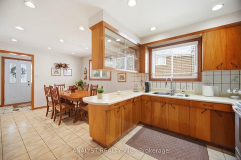 Photo 15 at 15 Debby Court, Pelmo Park W4, Toronto