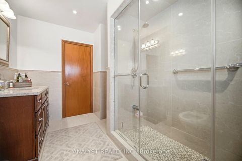 Photo 27 at 15 Debby Court, Pelmo Park W4, Toronto