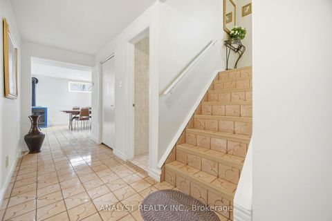 Photo 30 at 15 Debby Court, Pelmo Park W4, Toronto