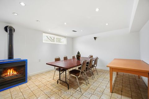 Photo 31 at 15 Debby Court, Pelmo Park W4, Toronto