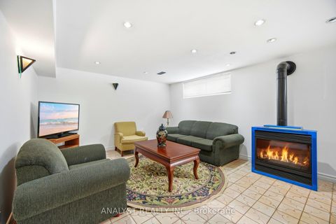 Photo 34 at 15 Debby Court, Pelmo Park W4, Toronto