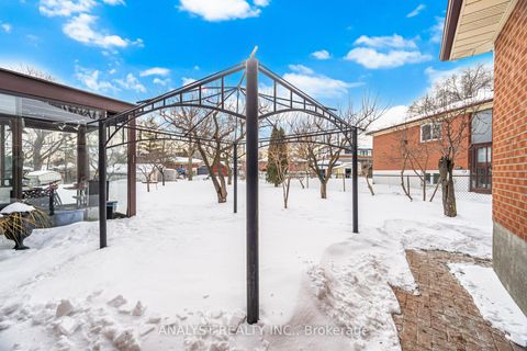 Photo 41 at 15 Debby Court, Pelmo Park W4, Toronto