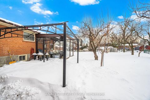 Photo 42 at 15 Debby Court, Pelmo Park W4, Toronto