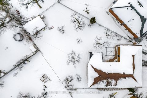 Photo 46 at 15 Debby Court, Pelmo Park W4, Toronto