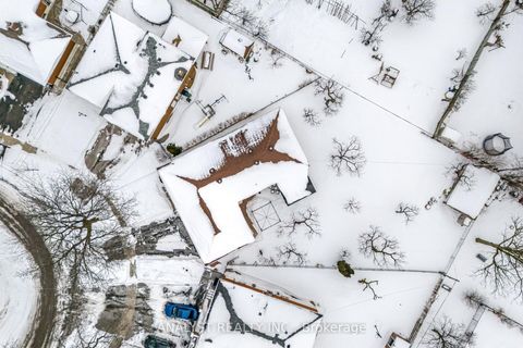 Photo 47 at 15 Debby Court, Pelmo Park W4, Toronto