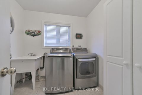 Photo 22 at 9 O'hara Crescent, Jefferson, Richmond Hill