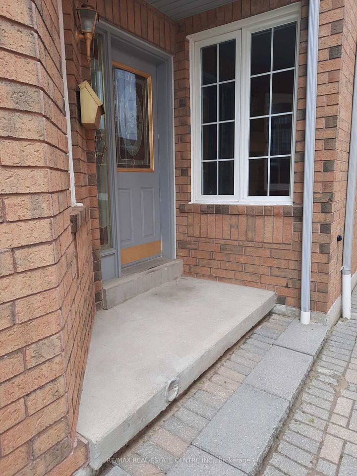 Photo 3 at 7 Curry Crescent, Georgetown, Halton Hills