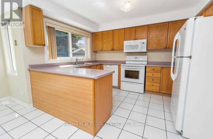 Photo 7 at 7 Curry Crescent, Georgetown, Halton Hills