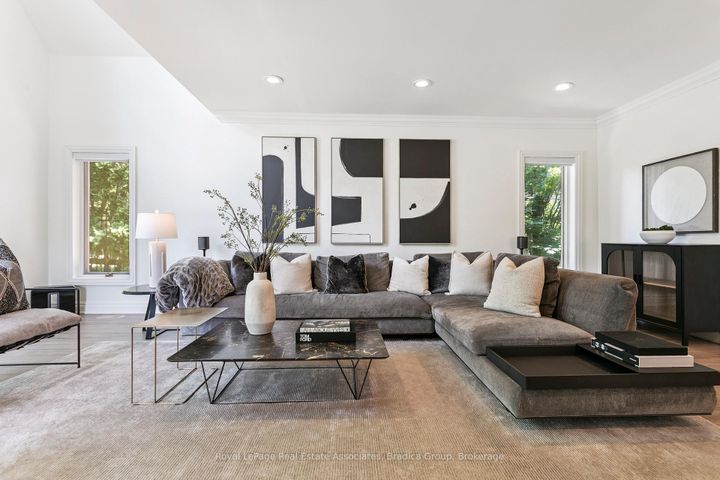 Photo 10 at 19 Lorraine Gardens, City Centre West, Toronto