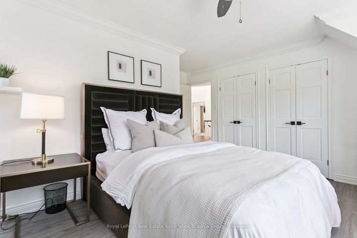 Photo 24 at 19 Lorraine Gardens, City Centre West, Toronto