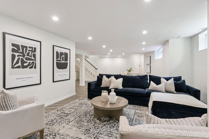 Photo 32 at 19 Lorraine Gardens, City Centre West, Toronto