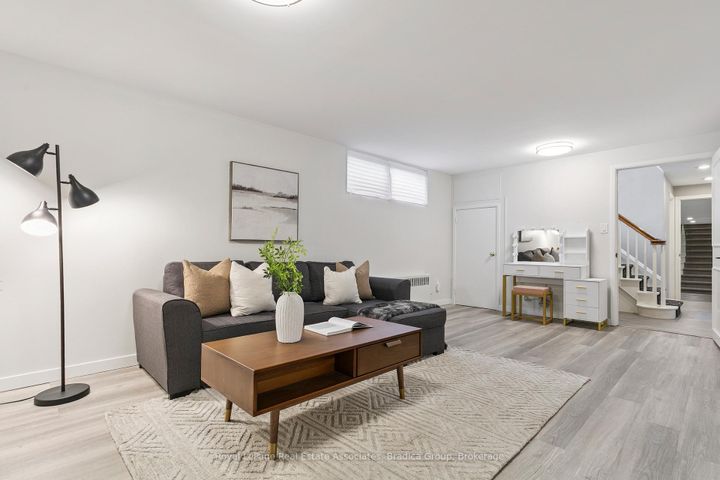 Photo 34 at 19 Lorraine Gardens, City Centre West, Toronto