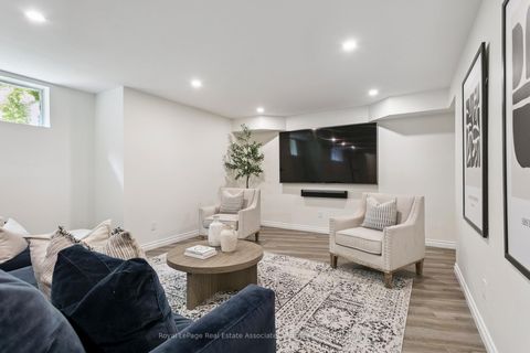 Photo 31 at 19 Lorraine Gardens, City Centre West, Toronto