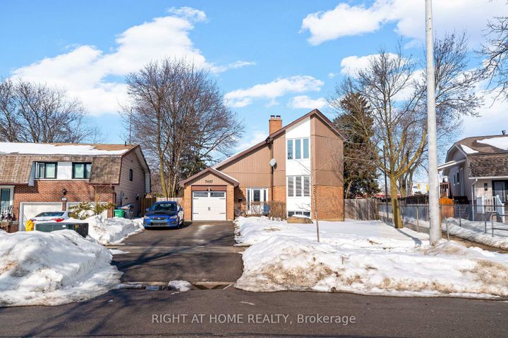 Photo 1 at 7027 Estoril Road, Meadowvale, Mississauga