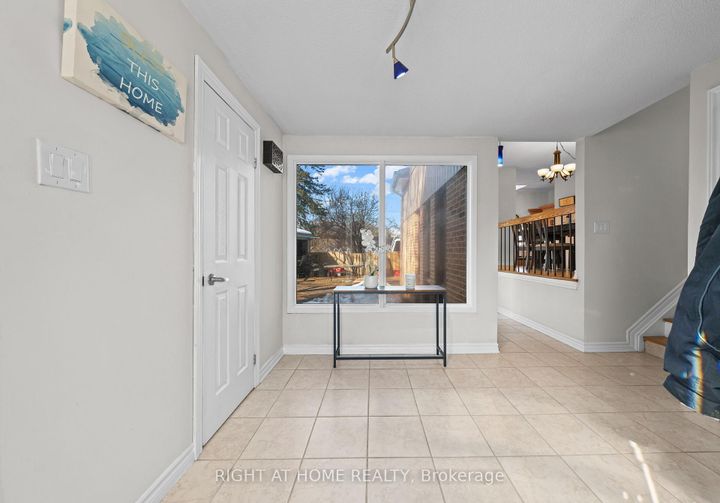 Photo 6 at 7027 Estoril Road, Meadowvale, Mississauga