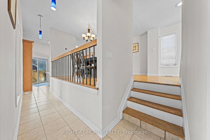 Photo 8 at 7027 Estoril Road, Meadowvale, Mississauga