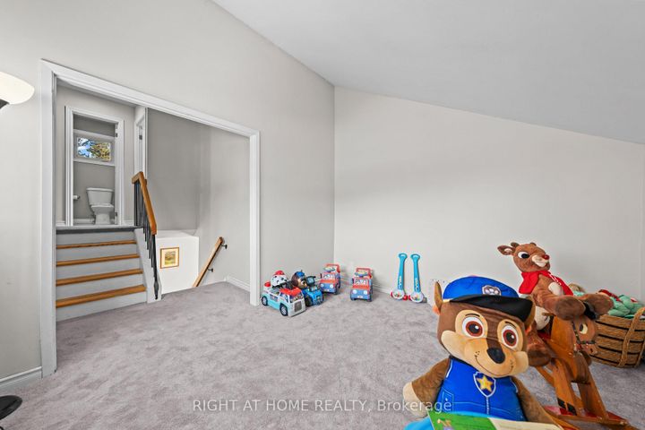 Photo 22 at 7027 Estoril Road, Meadowvale, Mississauga