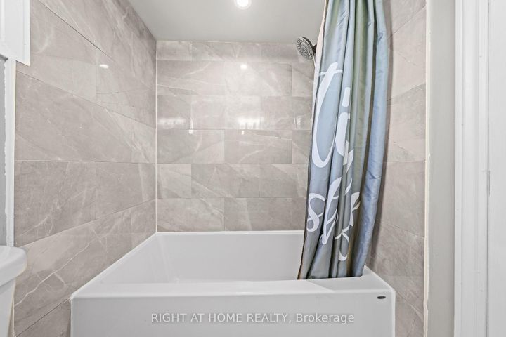 Photo 33 at 7027 Estoril Road, Meadowvale, Mississauga