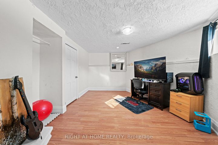 Photo 35 at 7027 Estoril Road, Meadowvale, Mississauga