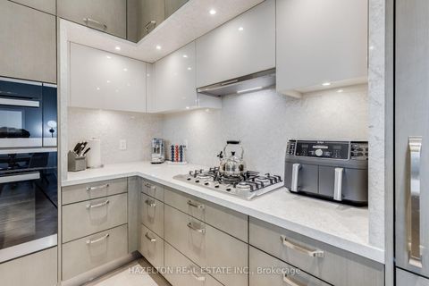 Photo 10 at 301 - 455 Wellington Street W, Waterfront Communities C1, Toronto