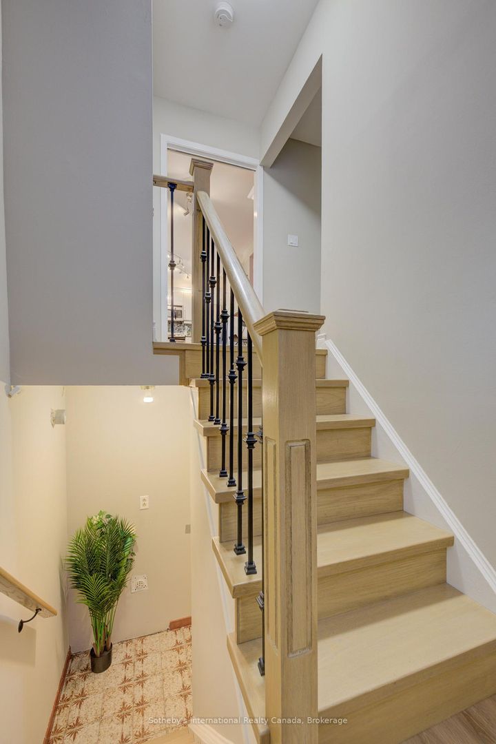 Photo 3 at 400 Cherokee Boulevard, Pleasant View, Toronto