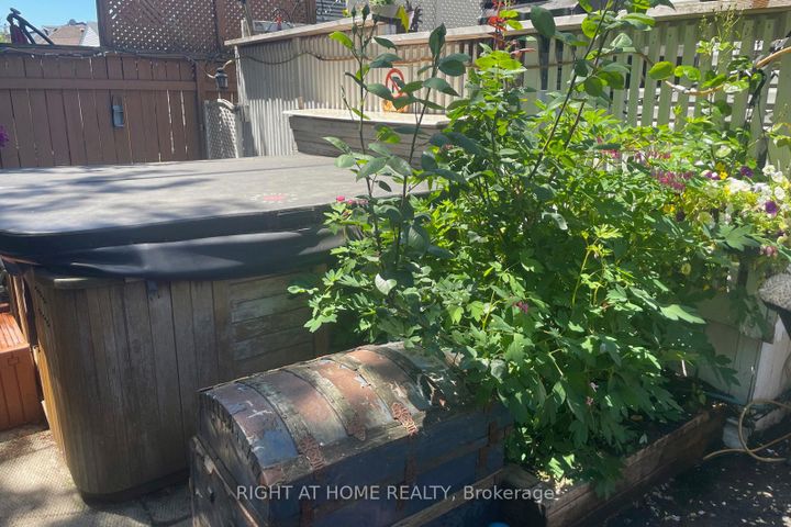 Photo 2 at 64 Wexford Avenue N, Crown Point, Hamilton