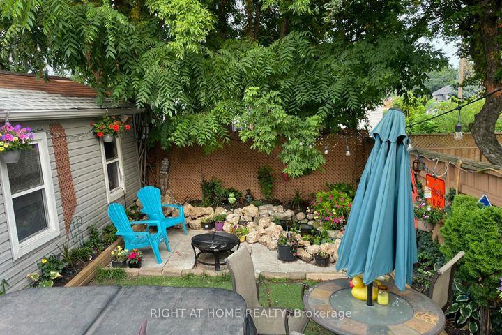 Photo 6 at 64 Wexford Avenue N, Crown Point, Hamilton