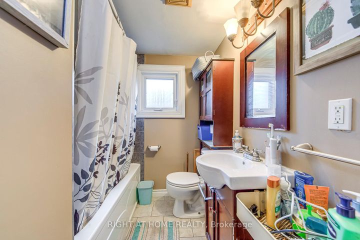 Photo 26 at 64 Wexford Avenue N, Crown Point, Hamilton