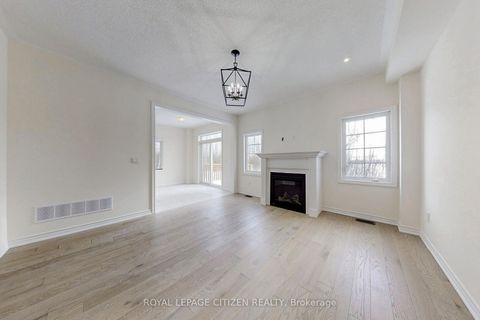 Photo 4 at 129 Cliff Thompson Crescent, Sutton & Jackson's Point, Georgina