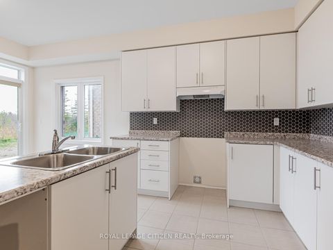 Photo 13 at 7 Jeanne Pynn Avenue, Sutton & Jackson's Point, Georgina