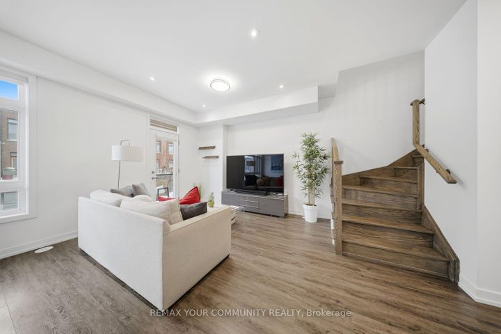 Photo 10 at 21 Hearne Street, Vaughan Grove, Vaughan